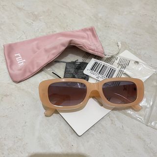 (Kategori: ) berada di . Dikirim oleh stuff.byellena (ID iklan 1324115559, Gambar 1). Deskripsi: .
