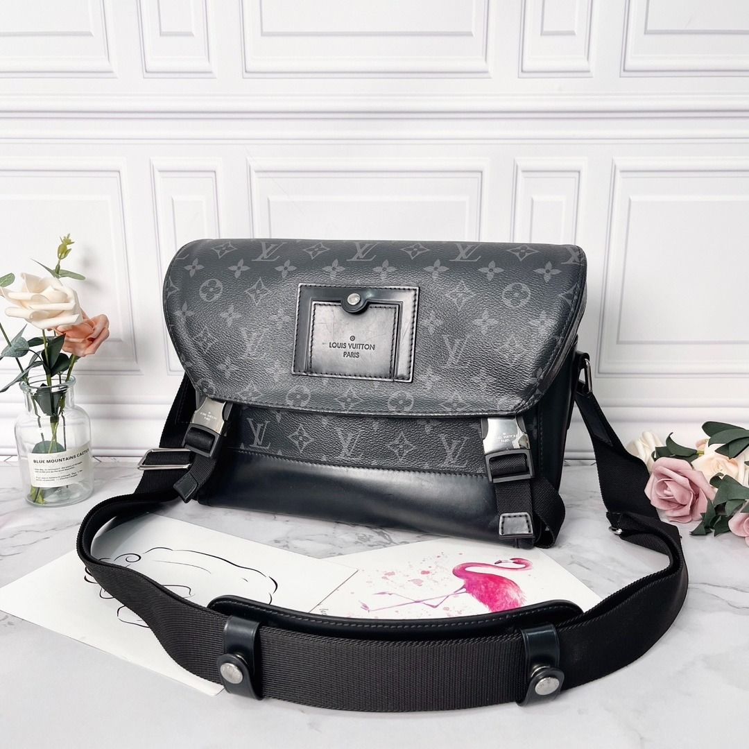 Louis vuitton messenger voyager shop