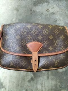 (Category: ) located in . Submitted by luxthrift (Listing ID 1324074893, Image 1). Description: .