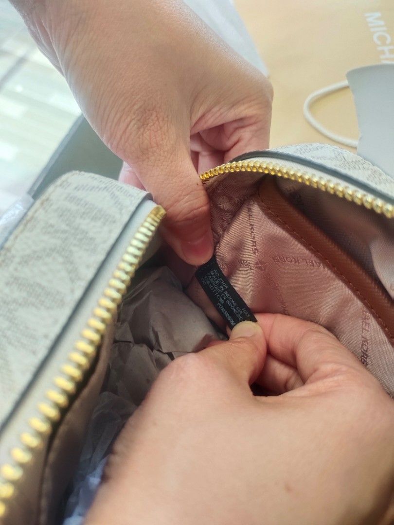 MK Jet set sling bag (Category: Luxury Bags & Wallets) located in Cabanatuan. Submitted by shoppbbykk (Listing ID 1324181378, Image 3). Description: .