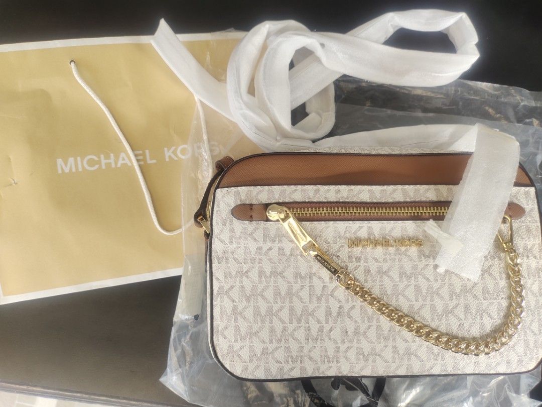 MK Jet set sling bag (Category: Luxury Bags & Wallets) located in Cabanatuan. Submitted by shoppbbykk (Listing ID 1324181378, Image 1). Description: .