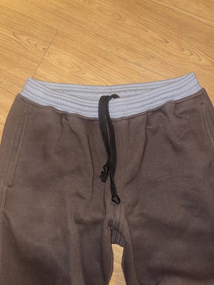MN + LA sweatpants (Category: Joggers) located in Pasig City. Submitted by kylejorelcapco (Listing ID 1324090804, Image 2). Description: Small 28-30 waist 35 length Color: chocobrown.