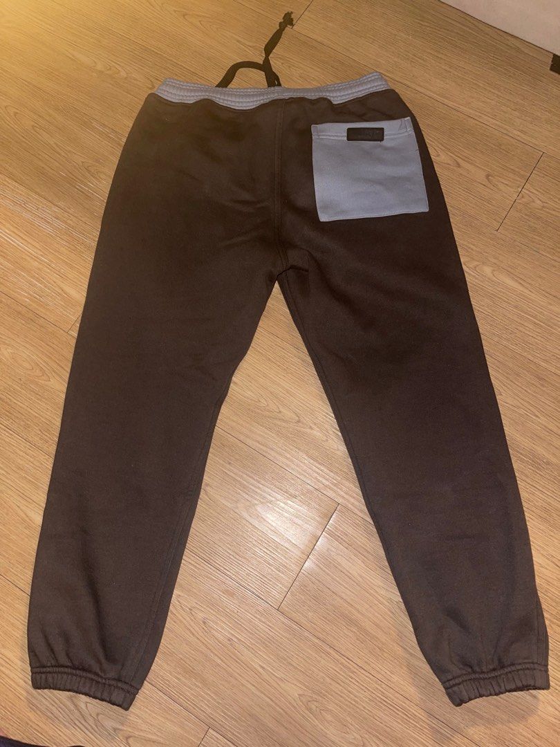 MN + LA sweatpants (Category: Joggers) located in Pasig City. Submitted by kylejorelcapco (Listing ID 1324090804, Image 3). Description: Small 28-30 waist 35 length Color: chocobrown.