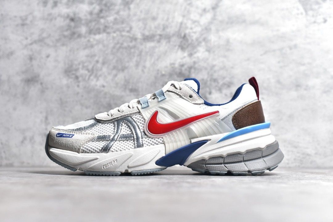 スニーカー Nike V2K Run llic Silver Gym Red Nike V2K Run Metallic Silver / Gym Red - Jun 2024