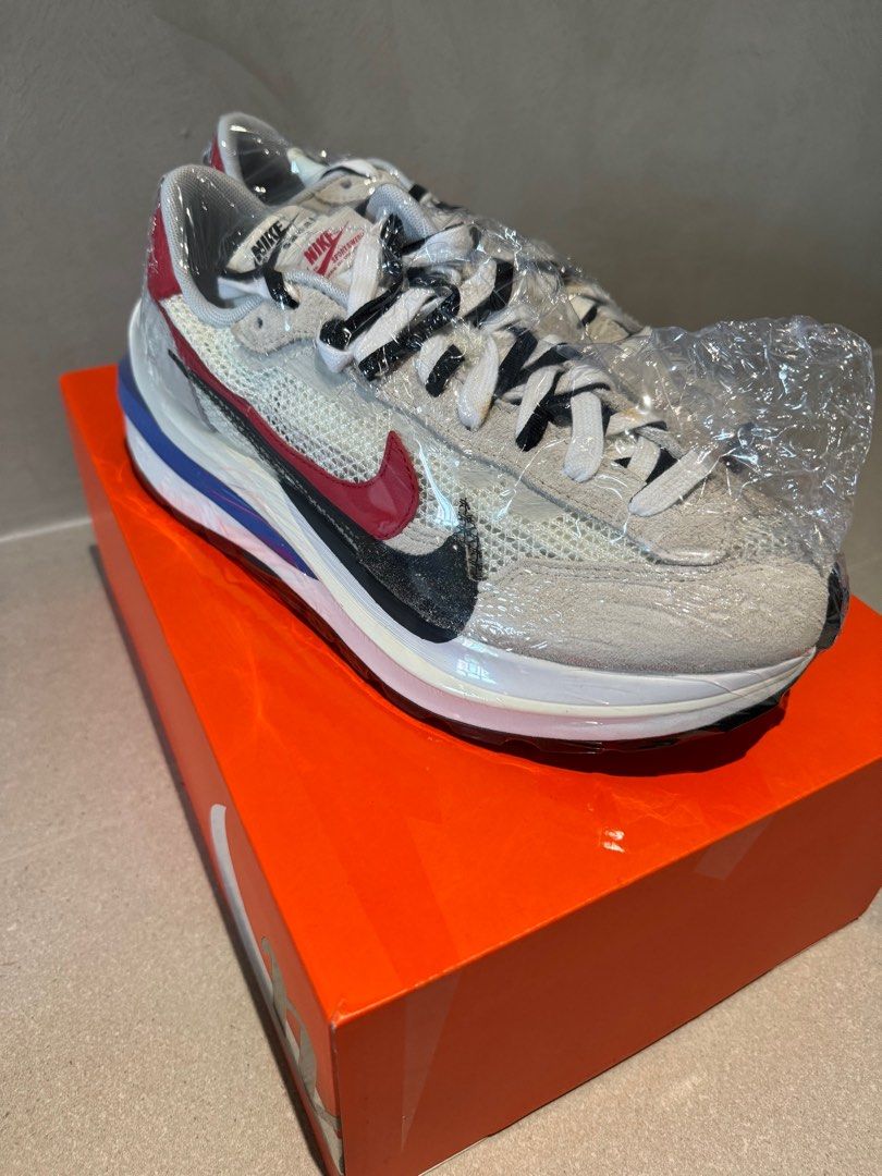 nike sacai in fuschia