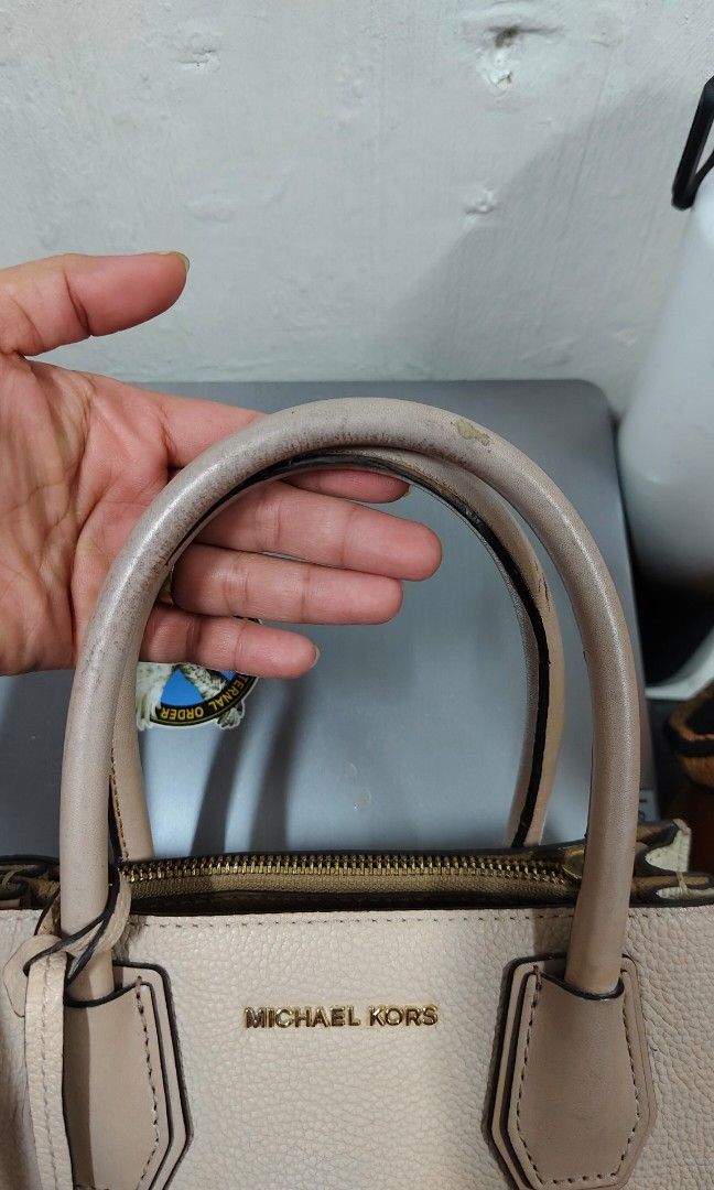 Original mk mercer small (Category: Luxury Bags & Wallets) located in Manila. Submitted by silverwhale.bd07c6 (Listing ID 1324050965, Image 2). Description: last price posted.