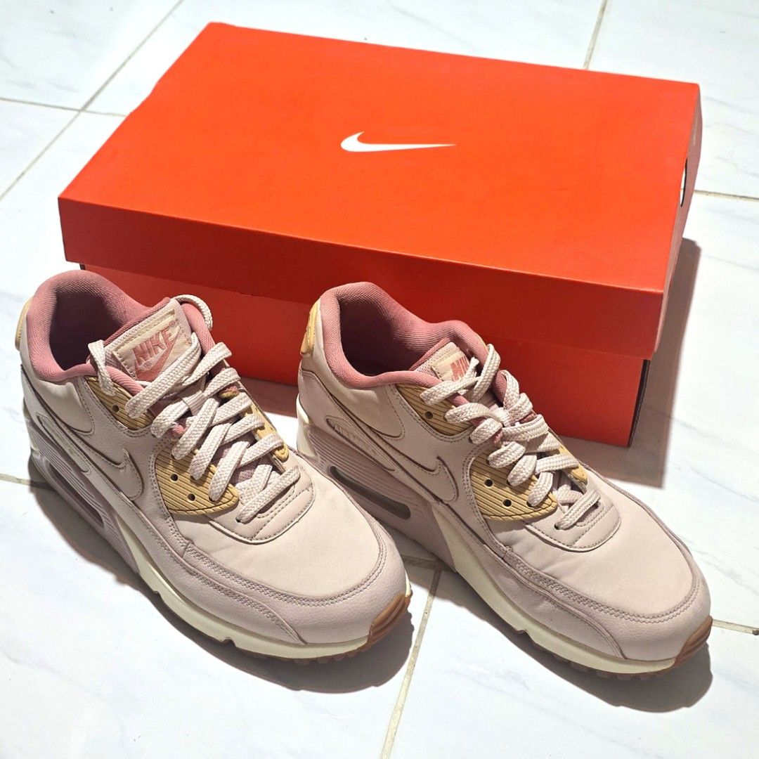 Salmon pink air max 2025