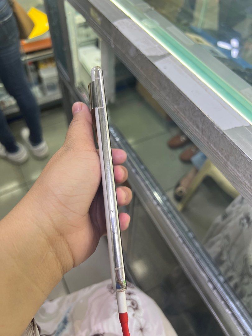 PIXEL 8 PRO 128GB (Category: Early Generation Mobile Phones) located in San Juan City. Submitted by dokiee2001 (Listing ID 1324115119, Image 3). Description: RFS: [BUY AND SELL] OPEN FOR SWAP/SELLING: PIXEL 8 PRO 128GB ✅OPENLINE ANY SIM ✅99%SMOOTH ✅99%MAKINIS ✅NO HIDDEN ISSUE ✅GOOD AS NEW ✅NEVER BEEN REPAIRED ✅CAN RESET ANYTIME ✅TEST TO SAWA ✅NOT REFURBISHED ✅AUTHENTIC PHONE CHECKING: ✅FREE 3 UTOOLS ✅FREE APPLE WEBSITE OPEN FOR COD - SHOULDER BY 