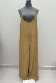 (Category: ) located in . Submitted by wardrobelalala (Listing ID 1324032636, Image 1). Description: .