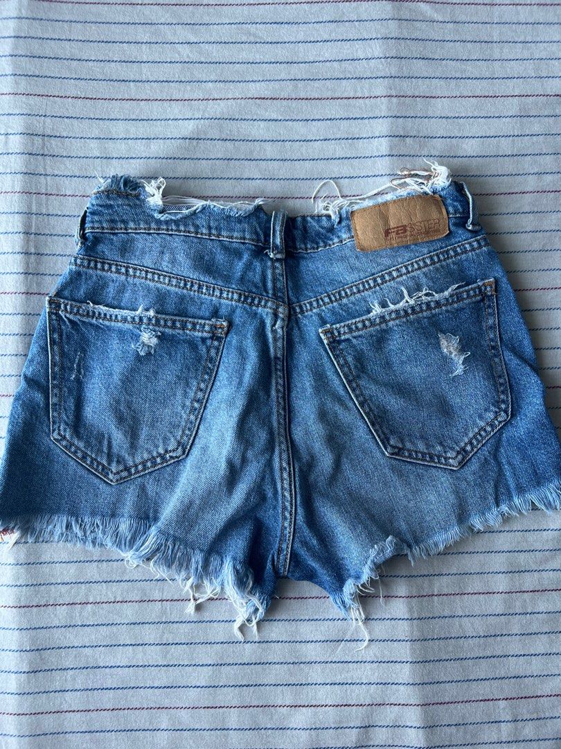 Ripped maong shorts (Category: Shorts) located in Quezon City. Submitted by katedeclutter (Listing ID 1324006165, Image 2). Description: Ripped maong shorts For waist 25-26.