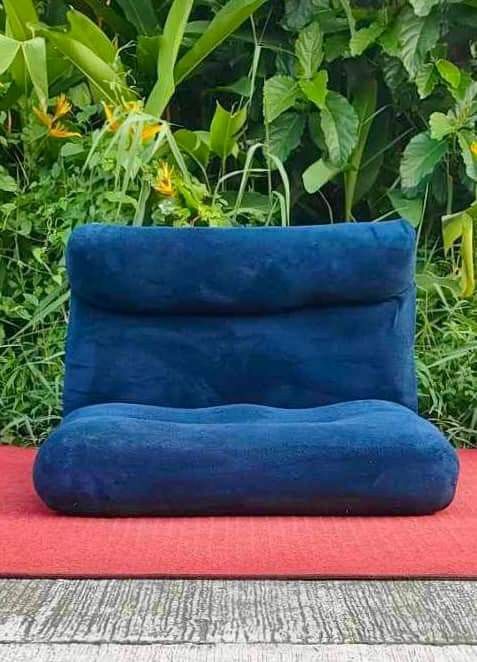 Single size sofabed (Category: Sofas) located in Quezon City. Submitted by matetdevis13 (Listing ID 1324111512, Image 1). Description: Single Size Sofabed 38”L x 60”W Php 2,200.