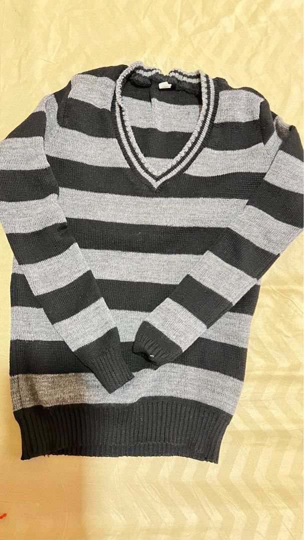 Sweatshirt (Category: Babies & Kids Fashion) located in Las Pinas. Submitted by declutterthing09 (Listing ID 1324174424, Image 3). Description: 3-4yold Crochet blanket - 150 H&M Jacket - 150 Stripe sweatshirt- 100.