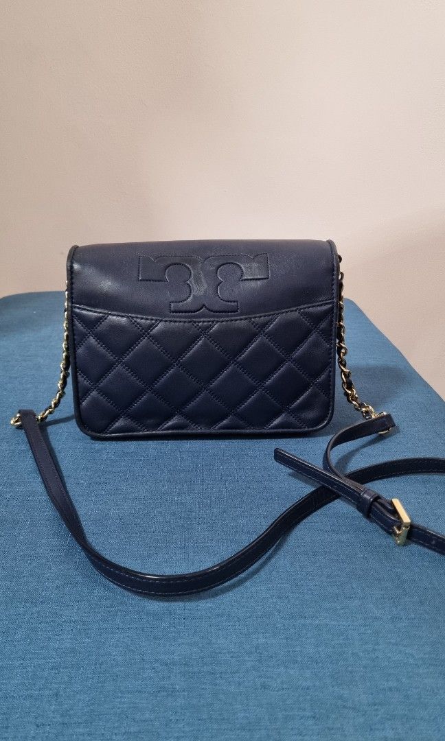 TORY BURCH SAVANNAH COMBO CROSSBODY LEATHER QUILT NAVY BAG Women s Fashion Bags Wallets Cross body Bags on Carousell