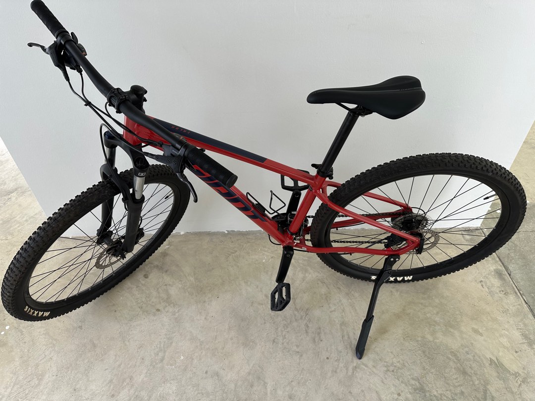 URGENT Giant Talon 2 mtb hardtail Sports Equipment Bicycles Parts Bicycles on Carousell