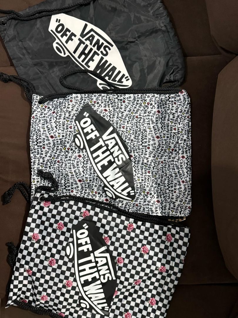Vans Benched Bag Sealed (Category: Sling Bags) located in Makati City. Submitted by jeffsquared (Listing ID 1324106392, Image 1). Description: Vans Benched Bag Brand New & Sealed Color available: - Black (1) - Scribble (2) - Rose (2) Fixed price of P399 only (2000+ cheaper) Store price: (P3000+) Stocks available: - Black (1) - Scribble (2) - Rose (2).