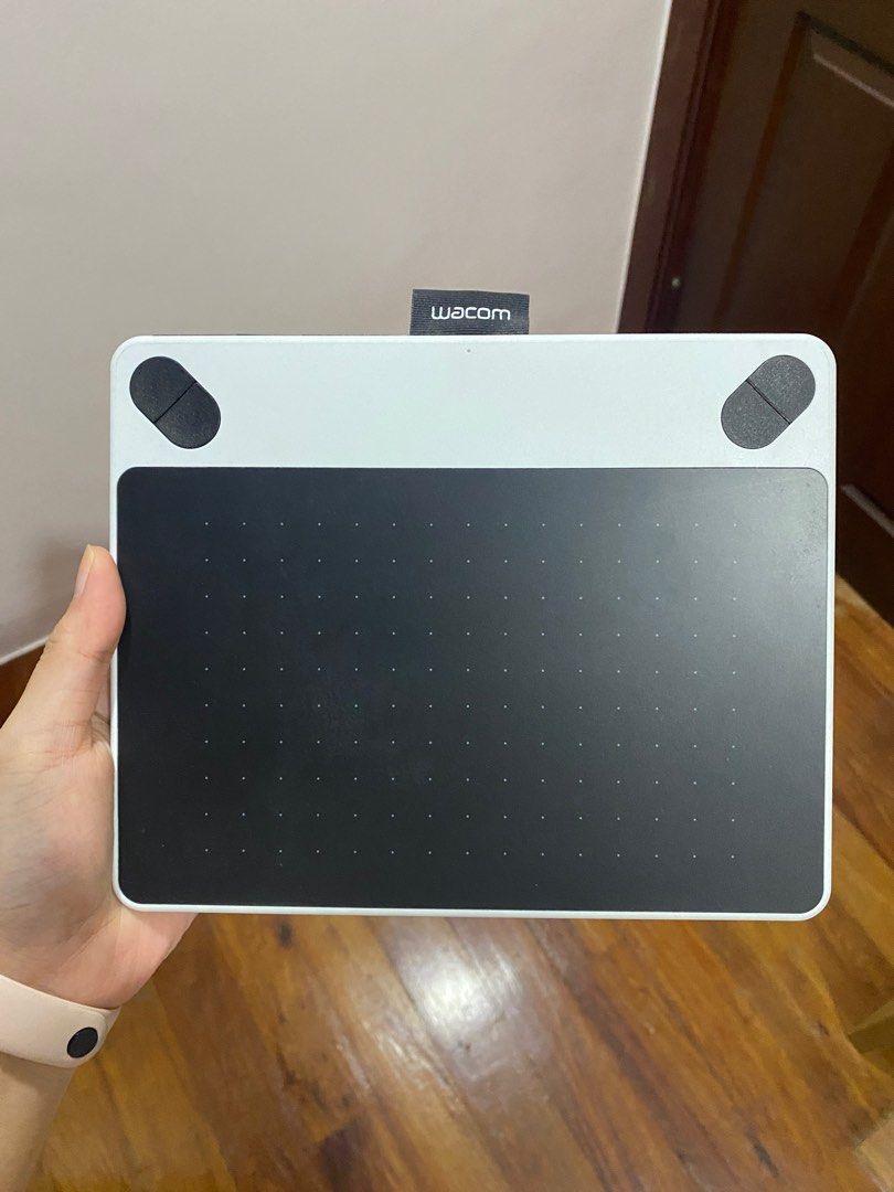 Wacom Intuos Draw (Old Model) (Category: Others) located in Manila. Submitted by kristenuy23 (Listing ID 1324060400, Image 1). Description: Wacom Intuos Draw (Old Model) S Around 8x6” No more box RFS: Haven’t used it in years & used once or twice only .