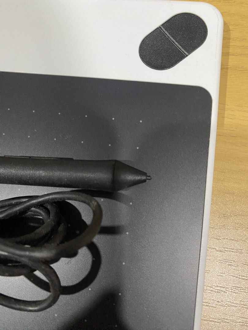 Wacom Intuos Draw (Old Model) (Category: Others) located in Manila. Submitted by kristenuy23 (Listing ID 1324060400, Image 3). Description: Wacom Intuos Draw (Old Model) S Around 8x6” No more box RFS: Haven’t used it in years & used once or twice only .