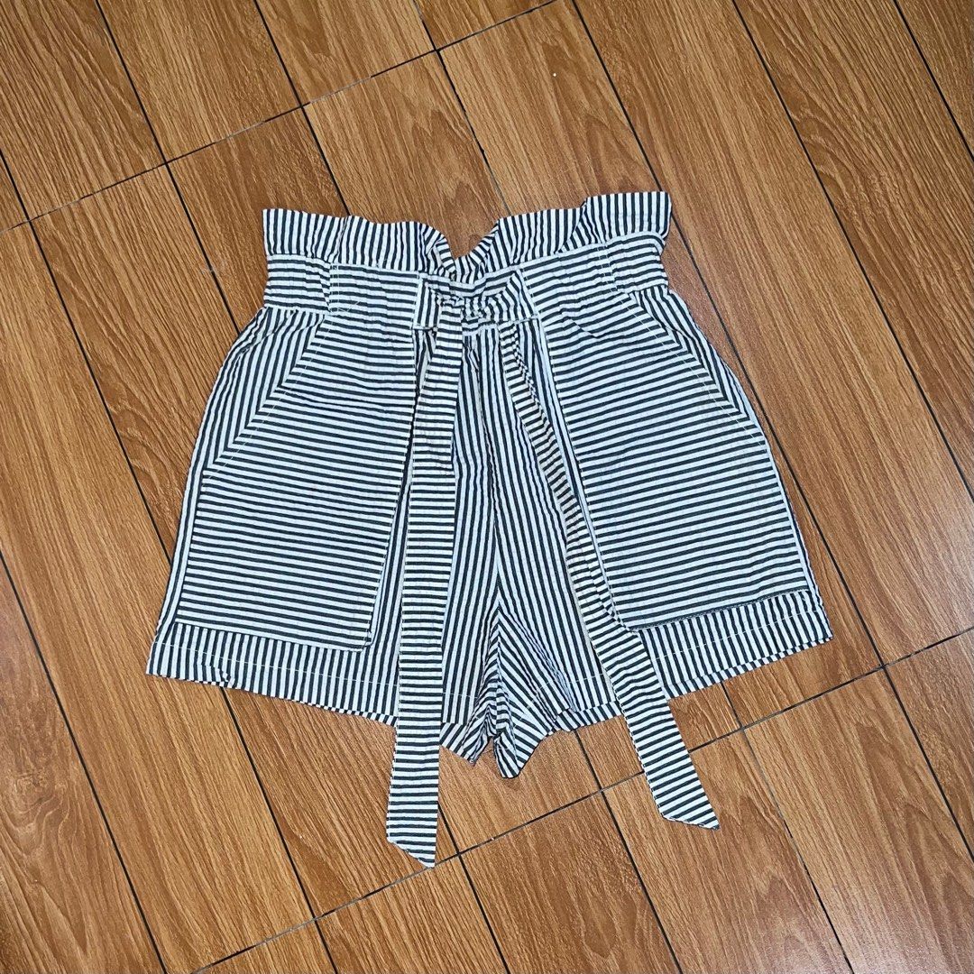 Zara blue gray striped garterized shorts (Category: Shorts) located in Paranaque City. Submitted by maggiedc (Listing ID 1324098748, Image 2). Description: Zara blue gray striped garterized shorts 🏷️ ₱500 + shipping fee ➼ 10/10 condition, never used just stored ➼ Size: Small (EUR S, US S) ➼ stripes are bluish gray (actual color may differ due to lighting) ➼ cotton polyester blend ➼ garterized waist MOP: gcash or bank transfer MOD: grab/lalamove 