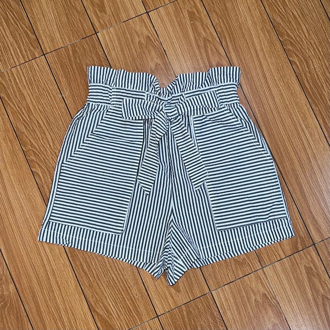 Zara blue gray striped garterized shorts (Category: Shorts) located in Paranaque City. Submitted by maggiedc (Listing ID 1324098748, Image 1). Description: Zara blue gray striped garterized shorts 🏷️ ₱500 + shipping fee ➼ 10/10 condition, never used just stored ➼ Size: Small (EUR S, US S) ➼ stripes are bluish gray (actual color may differ due to lighting) ➼ cotton polyester blend ➼ garterized waist MOP: gcash or bank transfer MOD: grab/lalamove 