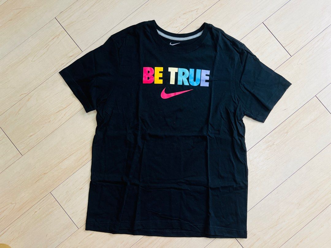 Nike T-shirt be true 黑色logo 彩虹男L號, 他的時尚, 休閒運動服飾在