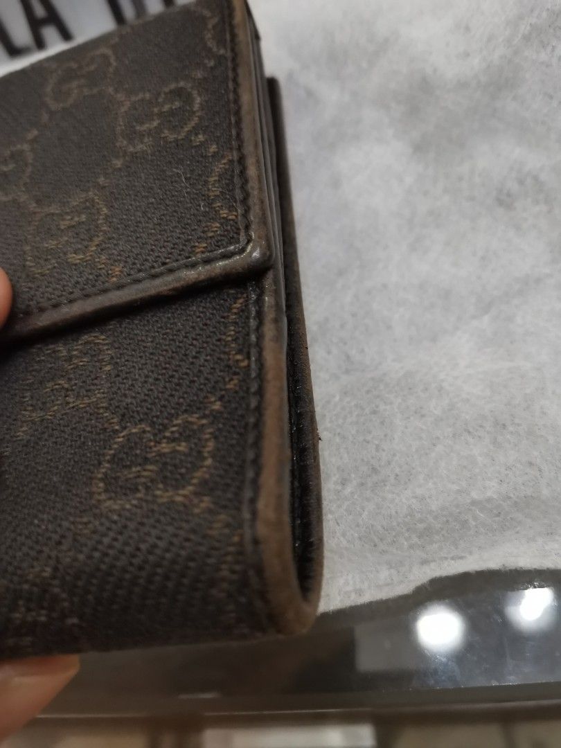 💯% Authentic Gucci GG Canvas Horsebit Short Wallet (Category: Luxury Bags & Wallets) located in Paranaque City. Submitted by luxehuntsmla.bymari (Listing ID 1324363704, Image 3). Description: 💯% Authentic Gucci Brown GG Canvas Horsebit Wallet 🔸Excellent Used conditon 🔸Wallet only 🔸Clean inside and out 🔸Superficial rubs on corners Php 3800 only 🔸All items posted are guaranteed authentic or your money-back if proven fake by a legitimate auth