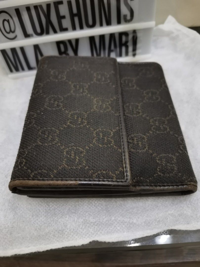 💯% Authentic Gucci GG Canvas Horsebit Short Wallet (Category: Luxury Bags & Wallets) located in Paranaque City. Submitted by luxehuntsmla.bymari (Listing ID 1324363704, Image 2). Description: 💯% Authentic Gucci Brown GG Canvas Horsebit Wallet 🔸Excellent Used conditon 🔸Wallet only 🔸Clean inside and out 🔸Superficial rubs on corners Php 3800 only 🔸All items posted are guaranteed authentic or your money-back if proven fake by a legitimate auth