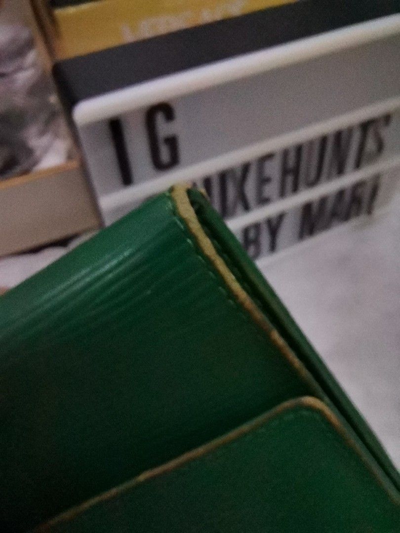 💯% Authentic LV Epi Short Wallet (Category: Luxury Bags & Wallets) located in Paranaque City. Submitted by luxehuntsmla.bymari (Listing ID 1324363897, Image 2). Description: 💯% Authentic LV Green Epi Short Wallet 🔸Flaw: Corner rubs (some part are superficial only). Removed sticky parts in the bill compartment. 🔸Wallet only Php 2800 only 🔸All items posted are guaranteed authentic or your money-back if proven fake by a legitimate authenticator
