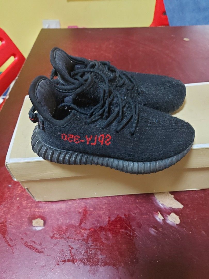 Adidas Yeezy (Category: Babies & Kids Fashion) located in Calamba. Submitted by mel013 (Listing ID 1324269434, Image 2). Description: Selling my kids adidas yeezy no flaws just minor signs of usage padala gling abroad.