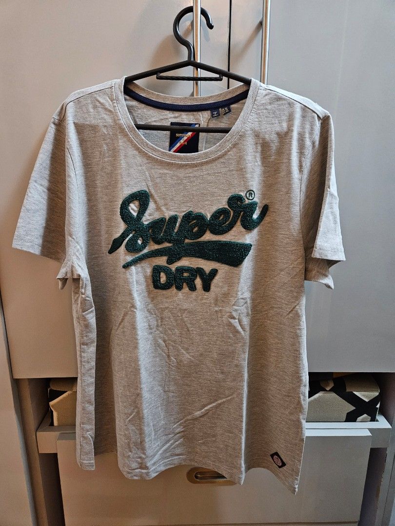 Authentic brand new Superdry tshirt (Category: Shirts) located in Taguig. Submitted by rochev (Listing ID 1324338266, Image 1). Description: This is brand new. Bought in the online shop of Rustans. Doesn't fit so I'm selling. Really nice fabric and design..