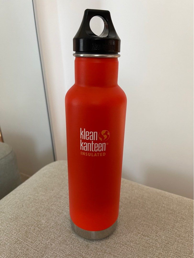 Authentic Orange KLEEN KANTEEN 20oz (Category: Water Bottles & Tumblers) located in Muntinlupa City. Submitted by prelovedby.maria (Listing ID 1324239209, Image 1). Description: Pre-loved item! Please take note of small dent barely noticeable.
