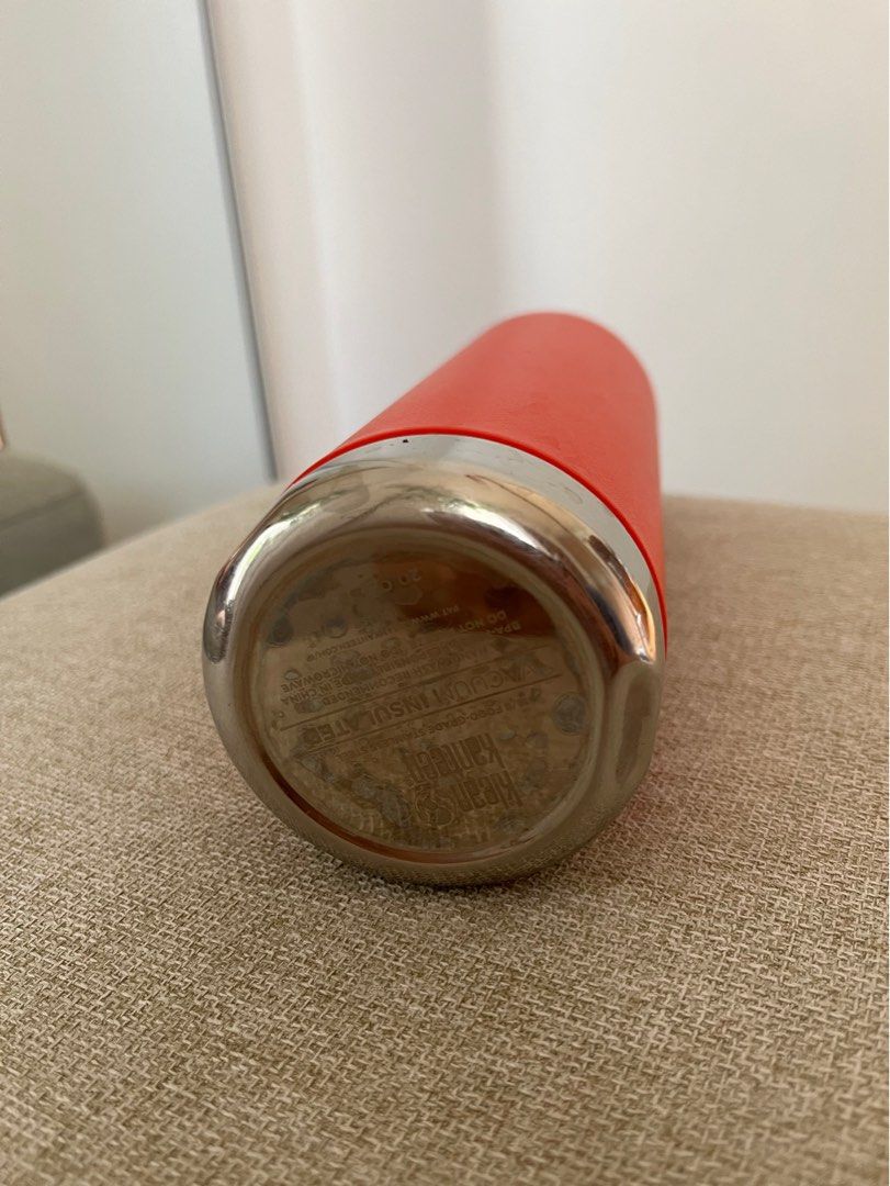 Authentic Orange KLEEN KANTEEN 20oz (Category: Water Bottles & Tumblers) located in Muntinlupa City. Submitted by prelovedby.maria (Listing ID 1324239209, Image 2). Description: Pre-loved item! Please take note of small dent barely noticeable.