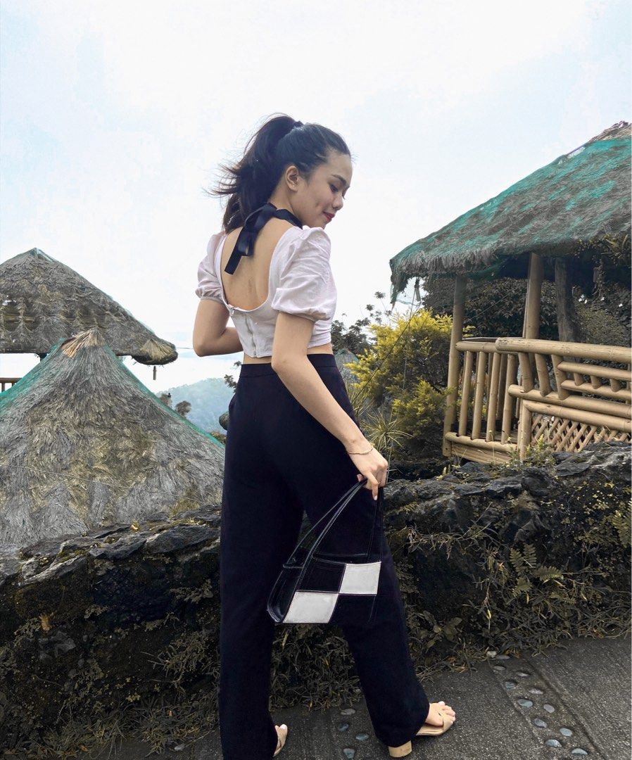 Beige Top with Ribbon (Cropped top) (Category: Others Tops) located in Manila. Submitted by ellebcom (Listing ID 1324337482, Image 2). Description: Size: Medium .