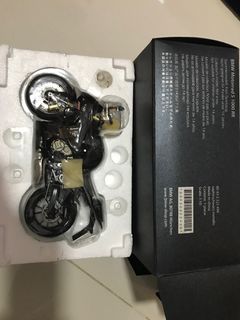 Hot Toys SWAT ver 2.0 1/6 scale Mint In Box (MIB), Hobbies & Toys