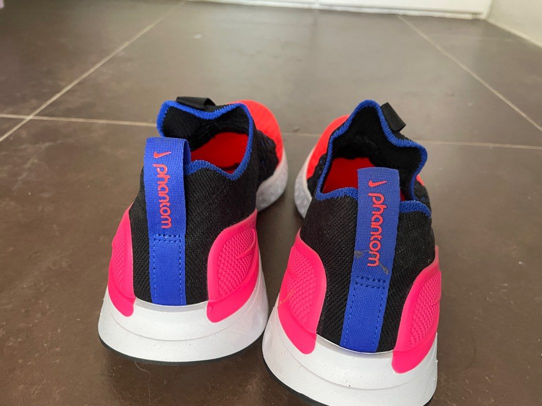 BRAND NEW US8 Nike Phantom Run Flyknit 2 (Category: Sneakers) located in Iloilo. Submitted by leikhus (Listing ID 1324226296, Image 2). Description: [NO BOX] Authentic My grandma bought me the wrong size .