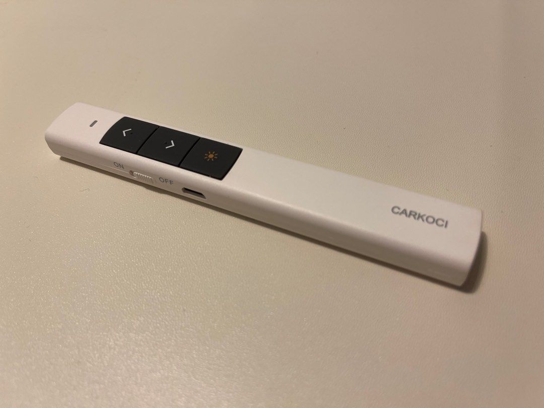 Chargable presentation pointer (Category: Other Accessories) located in Singapore. Submitted by Hebej (Listing ID 1324248114, Image 1). Description: Brand new, never used. Chargable lithium battery..