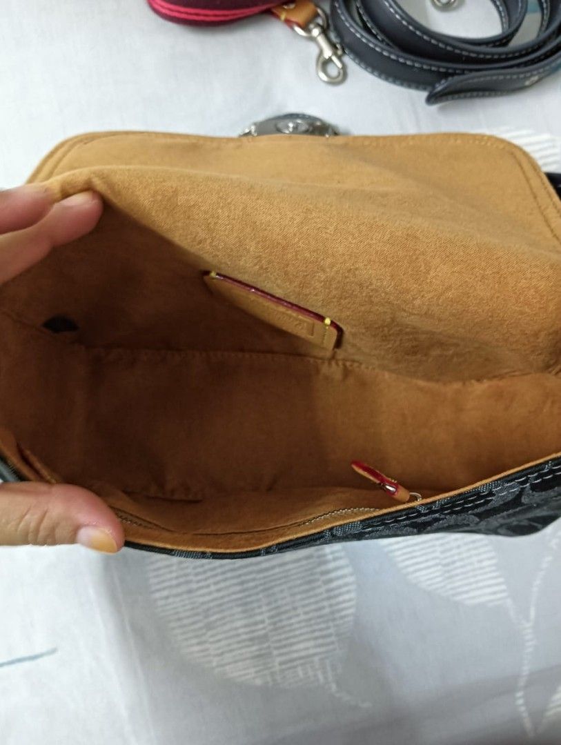 COACH (Category: Cross-body Bags) located in Ulu Tiram. Submitted by edlisya (Listing ID 1324290821, Image 3). Description: Price including postage.