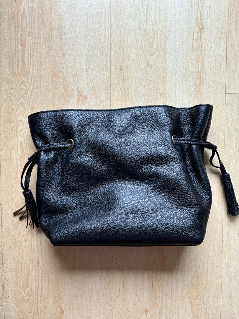 Coach Andy crossbody (Category: Cross-body Bags) located in Makati City. Submitted by adelro (Listing ID 1324270754, Image 2). Description: .