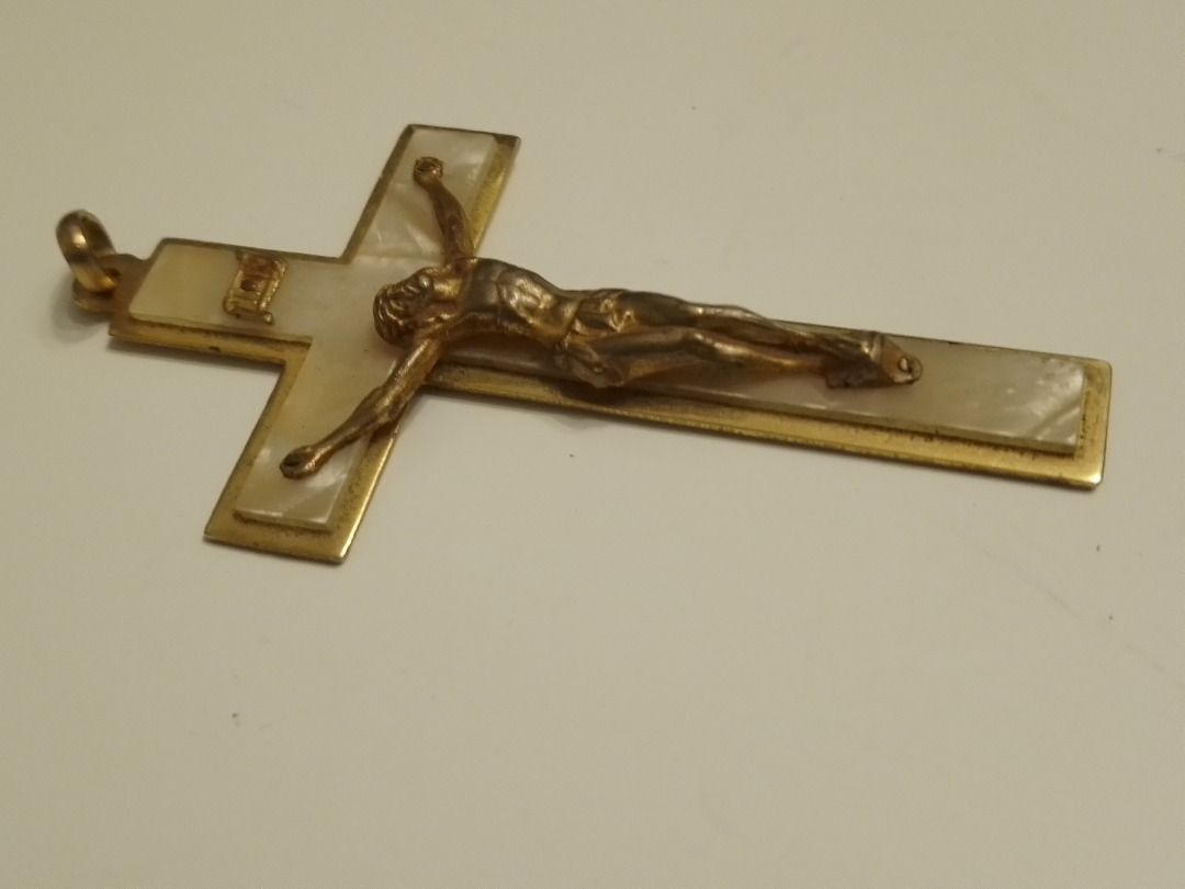 Vintage Crucifix (Category: Religious Items) located in Paranaque City. Submitted by donjuan_thegreat (Listing ID 1324364269, Image 3). Description: Item in very good vintage condition Purchased in Spain Material: Metal and mother of pearl Dimensions: H 6.9 cm W 3.7 cm For pick-up at UPS 5 Parañaque or can ship at buyer´s expense #crucifix #christ #vintage #motherofpearl.