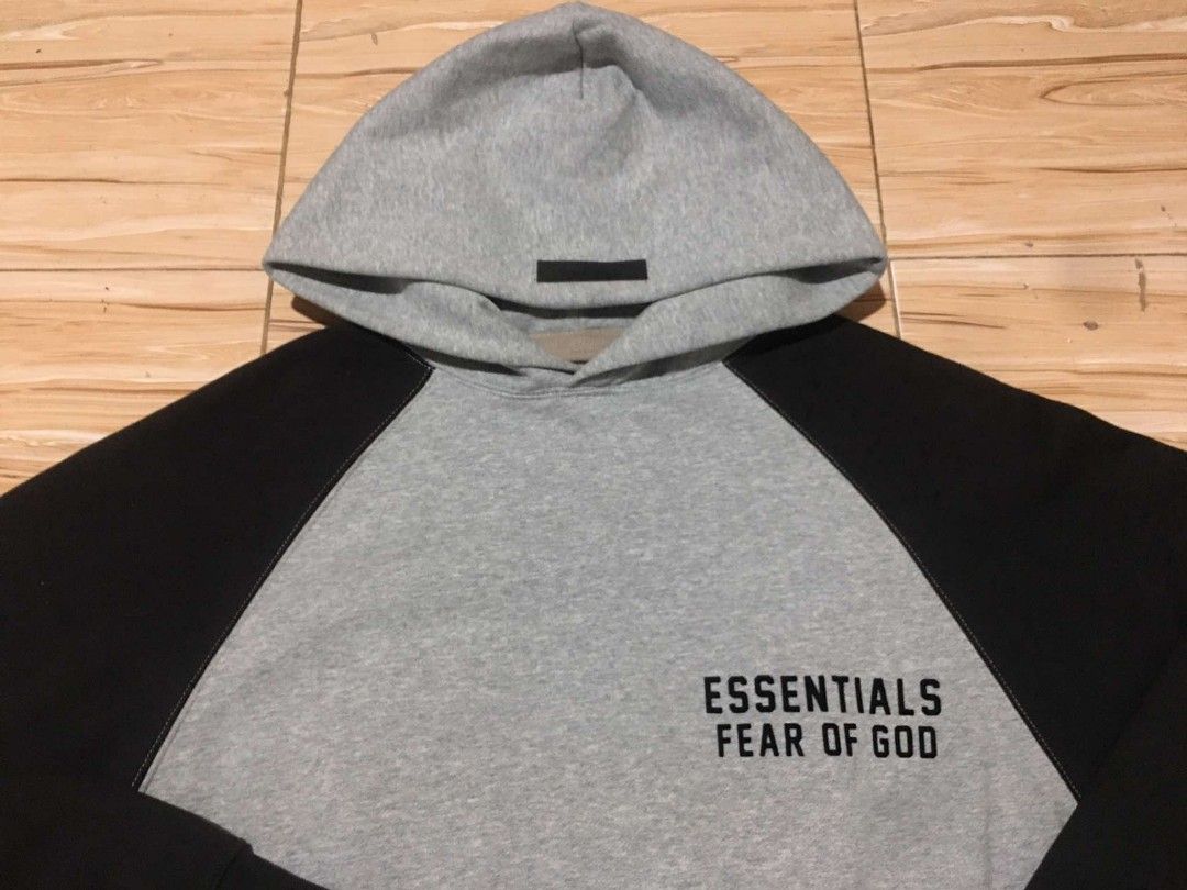 ESSENTIALS FEAR OF GOD RAGLAN PULL OVER HOODIE (Category: Coats, Jackets and Outerwear) located in Urdaneta. Submitted by josephragontonjr (Listing ID 1324283834, Image 3). Description: ESSENTIALS FEAR OF GOD RAGLAN PULL OVER HOODIE SIZE MEDIUM WIDTH 24 LENGTHS 28.5 NO ISSUE 9.8/10 COLOR RATE EXCELLENT CONDITION 3000 + SHIPPING FEE.