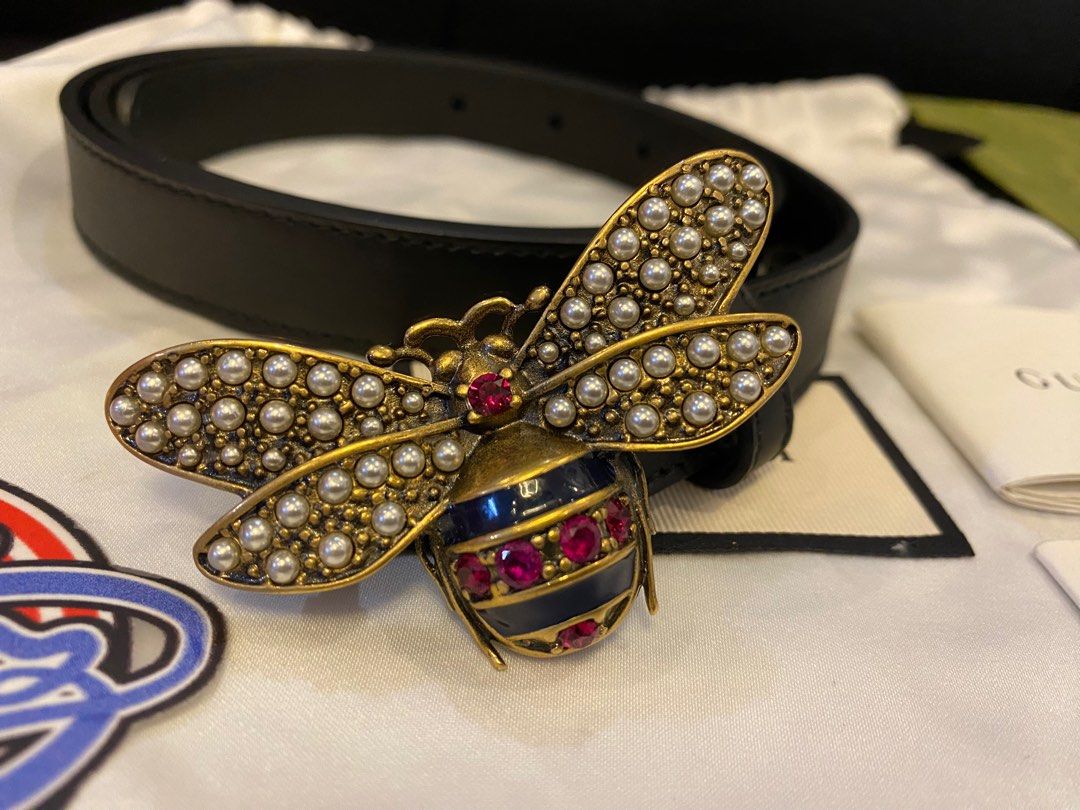 Gucci belt with bee buckle deals
