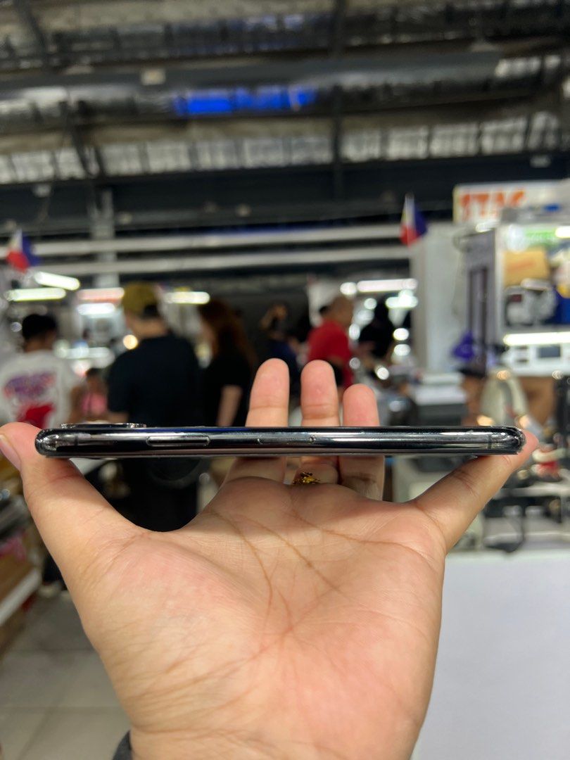 IPHONE XS (Category: iPhone X Series) located in Manila. Submitted by farhanadau39938 (Listing ID 1324254330, Image 3). Description: IPHONE XS 512GB -TRUETONE - FACE ID - NO APPLE ID - NO REPAIR HISTORY / NO ANNY ISSUE - GOOD AS NEW - LEGIT/ORIGINAL - FACTORY UNLOCK/ OPENLINE -COLOR GOLD -NTC APPROVED Direct nalang po kay sa mismong sa page ko AMRON GADGET HUB or tawag nalang po sa mismong number ko 09464189437 hindi po ako mala reply agad agad s