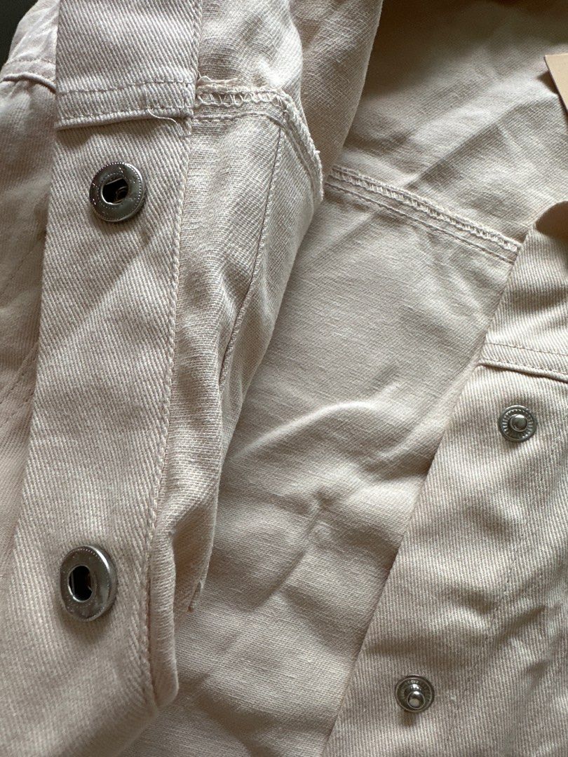 Jacket (Category: Longsleeves) located in Singapore. Submitted by venley (Listing ID 1324257894, Image 3). Description: Brand new colour : Beige Lightweight denim kind of material Measurement Ptp 48cm (measure with button up) Length 45cm + $2 for tracked mail .