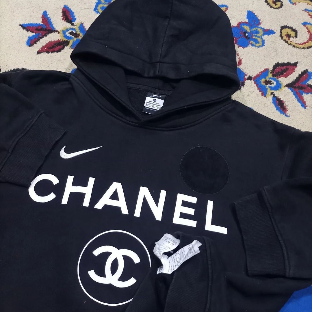 jaket HOODIE NIKE X CHANNEL unisex hitam bagus size XL P 68cm L 67cm