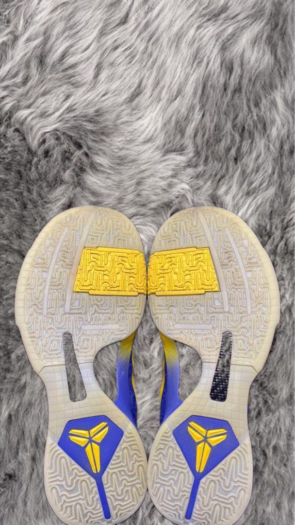 Kobe 5 " 5 Ring " (Category: Sneakers) located in Makati City. Submitted by devinwang56 (Listing ID 1324313578, Image 3). Description: size 12 US fresh pair no og box issue scratch can see the last picture pasay.