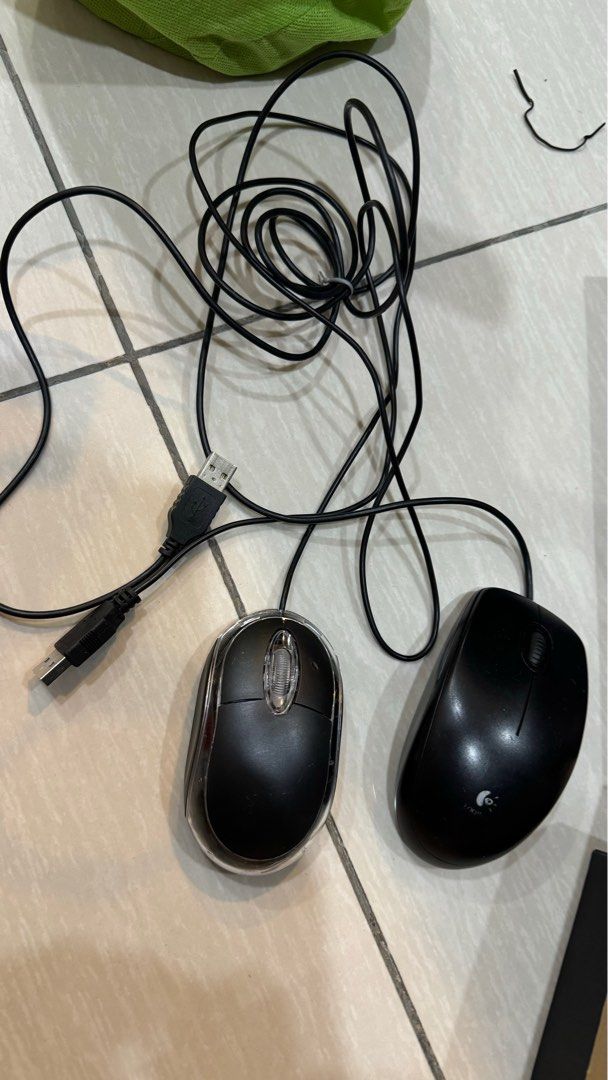 Logitech mouse (Category: Mouse & Mousepads) located in Kuala Lumpur. Submitted by nevertheless.dolphin (Listing ID 1324309501, Image 1). Description: Logitech mouse m100r Free another mouse no brand .