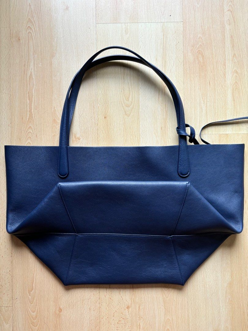 Mansur Gavriel Everyday Soft Tote (Category: Luxury Bags & Wallets) located in Makati City. Submitted by adelro (Listing ID 1324275647, Image 3). Description: The Everyday Soft Tote is updated in a naturally soft Italian cotton canvas with a vegetable tanned leather trim. Easily carry it all in our Everyday Soft Tote. Crafted with reinforced handles, side seam ties, and room for a 16” laptop, it’s your versatile and spacious companion. DETAILS Wi