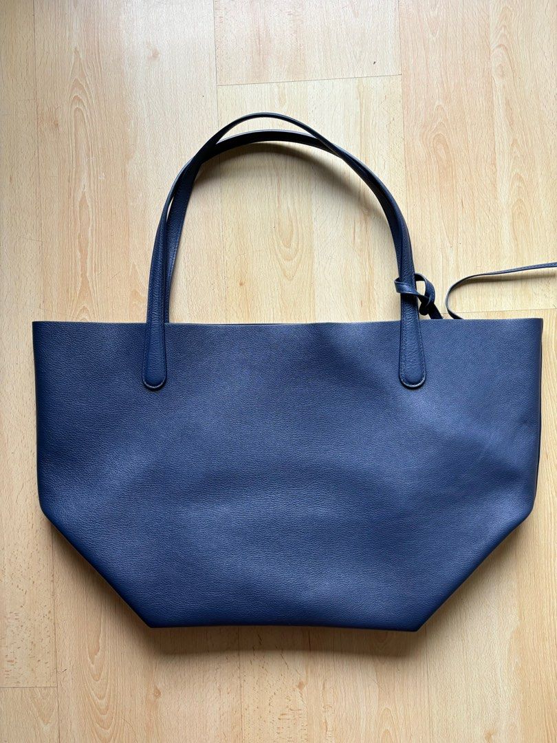 Mansur Gavriel Everyday Soft Tote (Category: Luxury Bags & Wallets) located in Makati City. Submitted by adelro (Listing ID 1324275647, Image 2). Description: The Everyday Soft Tote is updated in a naturally soft Italian cotton canvas with a vegetable tanned leather trim. Easily carry it all in our Everyday Soft Tote. Crafted with reinforced handles, side seam ties, and room for a 16” laptop, it’s your versatile and spacious companion. DETAILS Wi