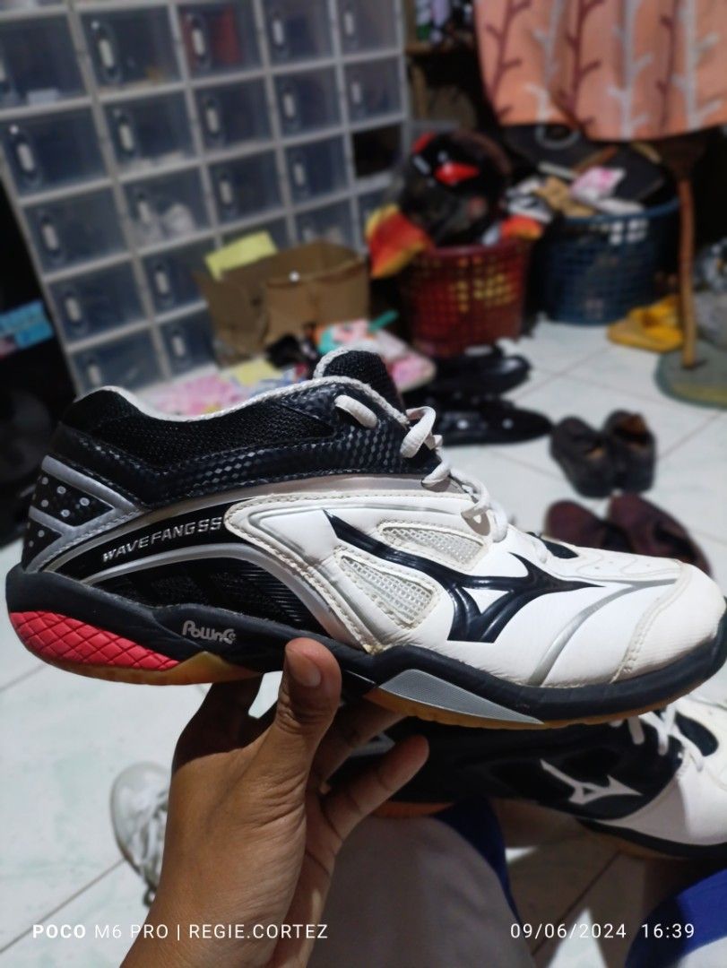 Mizuno Wave Fang SS size 9
