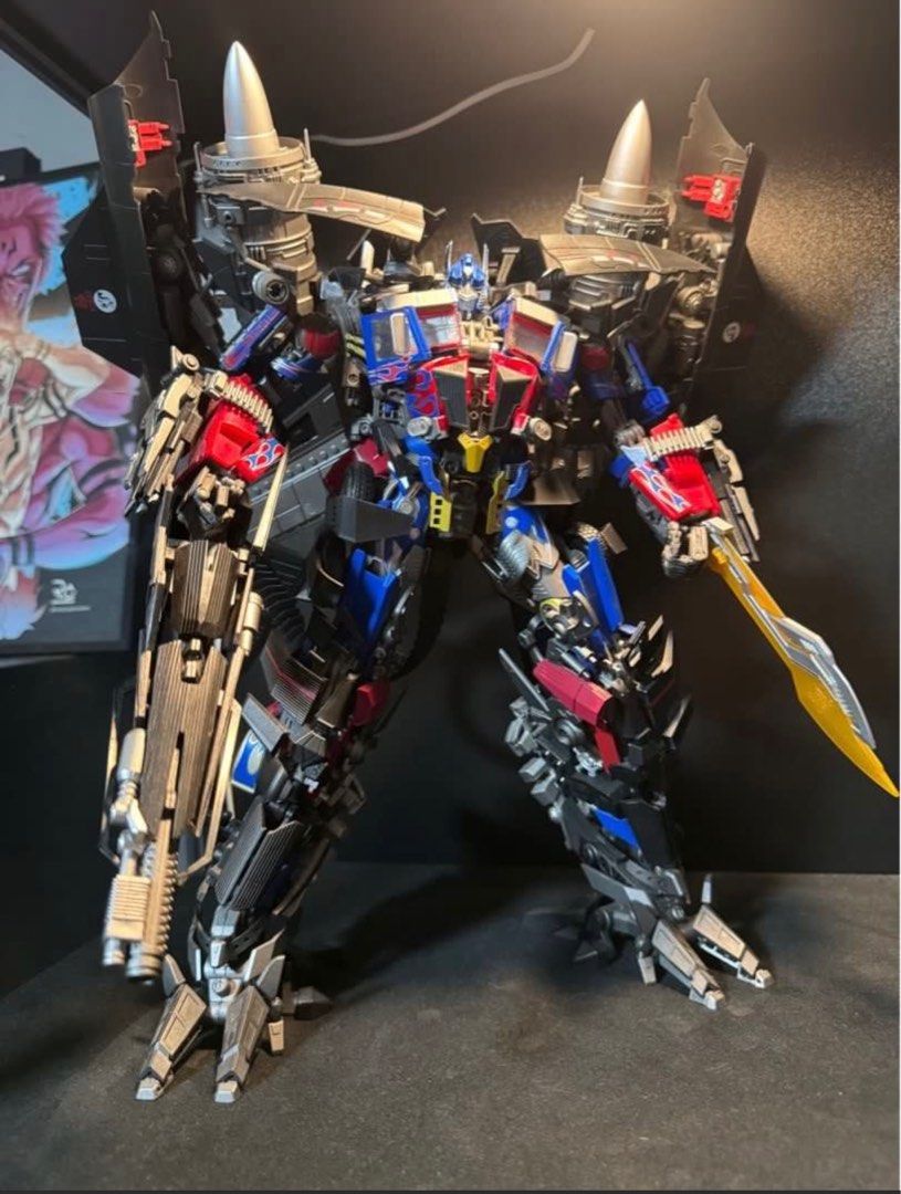 MPM-04 optimus prime with iron warrior -IW-06 jet power MPM-04 optimus prime with iron warrior -IW-06 jet power