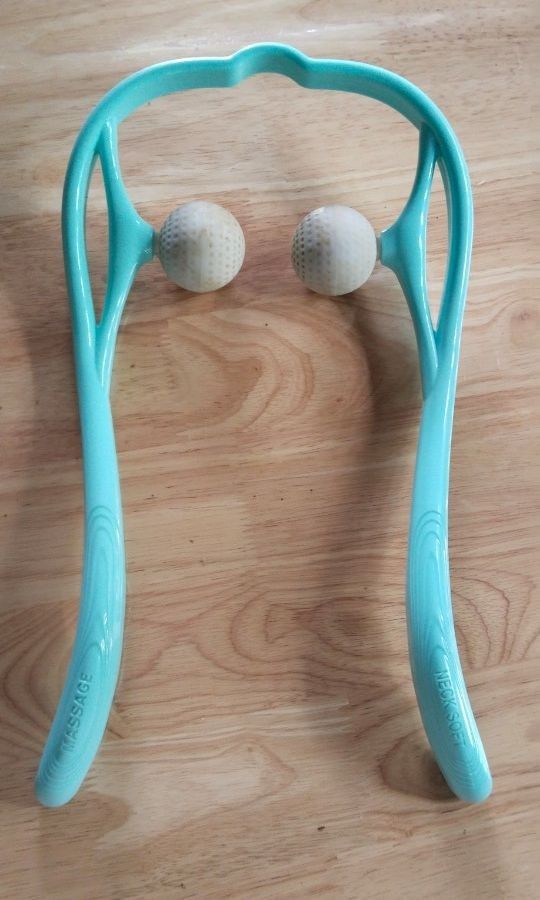 Neck Roller Bundle 2pcs (Category: Massage Devices) located in San Jose. Submitted by salt02 (Listing ID 1324193120, Image 1). Description: two different designs bundle from USA.